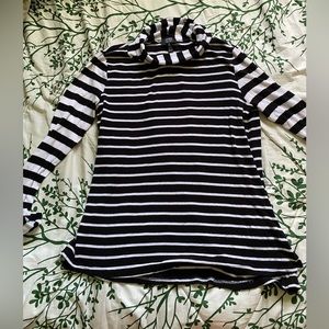 JONES NEW YORK long sleeve turtleneck size small.